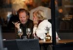 Amsterdam 2 november 2023
Danny Blind met zijn vrouw Yvonne  op terras in Amsterdam zuid.