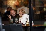 Amsterdam 2 november 2023
Danny Blind met zijn vrouw Yvonne  op terras in Amsterdam zuid.