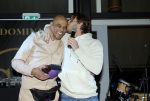 IJsselstin 27 november 2023
Boekpresentatie Glenn Helder . Wesley Sneijder krijgt het eerste exemplaar.