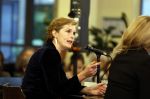 Den Haag 13 november 2023
In aanloop naar de Tweede Kamerverkiezingen organiseren de vrouwenbladen Libelle, Margriet, Flair en Nouveau gezamenlijk het VerkiezingscafÃ©. De vier hoofdredacteuren verwelkomen prominente vrouwen op de kieslijst van de grootste politieke partijen.
Op maandag 13 november 2023 gaan vooraanstaande vrouwelijke politici van verschillende partijen met elkaar in debat, onder leiding van journaliste Diana Matroos. Hoofdredacteuren Hilmar Mulder (Libelle), Helene van Santen (Margriet), Marije Veerman (Flair) en Claudia Straatmans (Nouveau) praten met hen over de belangrijkste themaâ€™s die hun lezeressen aangaan.
De volgende vrouwelijke politici schuiven aan om te vertellen waarvoor zij staan tijdens de Tweede Kamerverkiezingen: Sophie Hermans (VVD), Caroline van der Plas (BBB), Lisa Westerveld (GroenLinks/PvdA), Hilde Palland (CDA), JoÃ«lle Gooijer (ChristenUnie), Anne-Marijke Podt (D66) en Lilian Marijnissen (SP). Alles speelt zich af bij Dudok.