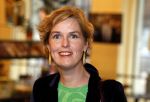 Den Haag 13 november 2023
In aanloop naar de Tweede Kamerverkiezingen organiseren de vrouwenbladen Libelle, Margriet, Flair en Nouveau gezamenlijk het VerkiezingscafÃ©. De vier hoofdredacteuren verwelkomen prominente vrouwen op de kieslijst van de grootste politieke partijen.
Op maandag 13 november 2023 gaan vooraanstaande vrouwelijke politici van verschillende partijen met elkaar in debat, onder leiding van journaliste Diana Matroos. Hoofdredacteuren Hilmar Mulder (Libelle), Helene van Santen (Margriet), Marije Veerman (Flair) en Claudia Straatmans (Nouveau) praten met hen over de belangrijkste themaâ€™s die hun lezeressen aangaan.
De volgende vrouwelijke politici schuiven aan om te vertellen waarvoor zij staan tijdens de Tweede Kamerverkiezingen: Sophie Hermans (VVD), Caroline van der Plas (BBB), Lisa Westerveld (GroenLinks/PvdA), Hilde Palland (CDA), JoÃ«lle Gooijer (ChristenUnie), Anne-Marijke Podt (D66) en Lilian Marijnissen (SP). Alles speelt zich af bij Dudok.