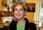 Den Haag 13 november 2023
In aanloop naar de Tweede Kamerverkiezingen organiseren de vrouwenbladen Libelle, Margriet, Flair en Nouveau gezamenlijk het VerkiezingscafÃ©. De vier hoofdredacteuren verwelkomen prominente vrouwen op de kieslijst van de grootste politieke partijen.
Op maandag 13 november 2023 gaan vooraanstaande vrouwelijke politici van verschillende partijen met elkaar in debat, onder leiding van journaliste Diana Matroos. Hoofdredacteuren Hilmar Mulder (Libelle), Helene van Santen (Margriet), Marije Veerman (Flair) en Claudia Straatmans (Nouveau) praten met hen over de belangrijkste themaâ€™s die hun lezeressen aangaan.
De volgende vrouwelijke politici schuiven aan om te vertellen waarvoor zij staan tijdens de Tweede Kamerverkiezingen: Sophie Hermans (VVD), Caroline van der Plas (BBB), Lisa Westerveld (GroenLinks/PvdA), Hilde Palland (CDA), JoÃ«lle Gooijer (ChristenUnie), Anne-Marijke Podt (D66) en Lilian Marijnissen (SP). Alles speelt zich af bij Dudok.