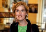 Den Haag 13 november 2023
In aanloop naar de Tweede Kamerverkiezingen organiseren de vrouwenbladen Libelle, Margriet, Flair en Nouveau gezamenlijk het VerkiezingscafÃ©. De vier hoofdredacteuren verwelkomen prominente vrouwen op de kieslijst van de grootste politieke partijen.
Op maandag 13 november 2023 gaan vooraanstaande vrouwelijke politici van verschillende partijen met elkaar in debat, onder leiding van journaliste Diana Matroos. Hoofdredacteuren Hilmar Mulder (Libelle), Helene van Santen (Margriet), Marije Veerman (Flair) en Claudia Straatmans (Nouveau) praten met hen over de belangrijkste themaâ€™s die hun lezeressen aangaan.
De volgende vrouwelijke politici schuiven aan om te vertellen waarvoor zij staan tijdens de Tweede Kamerverkiezingen: Sophie Hermans (VVD), Caroline van der Plas (BBB), Lisa Westerveld (GroenLinks/PvdA), Hilde Palland (CDA), JoÃ«lle Gooijer (ChristenUnie), Anne-Marijke Podt (D66) en Lilian Marijnissen (SP). Alles speelt zich af bij Dudok.