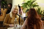 Den Haag 13 november 2023
In aanloop naar de Tweede Kamerverkiezingen organiseren de vrouwenbladen Libelle, Margriet, Flair en Nouveau gezamenlijk het VerkiezingscafÃ©. De vier hoofdredacteuren verwelkomen prominente vrouwen op de kieslijst van de grootste politieke partijen.
Op maandag 13 november 2023 gaan vooraanstaande vrouwelijke politici van verschillende partijen met elkaar in debat, onder leiding van journaliste Diana Matroos. Hoofdredacteuren Hilmar Mulder (Libelle), Helene van Santen (Margriet), Marije Veerman (Flair) en Claudia Straatmans (Nouveau) praten met hen over de belangrijkste themaâ€™s die hun lezeressen aangaan.
De volgende vrouwelijke politici schuiven aan om te vertellen waarvoor zij staan tijdens de Tweede Kamerverkiezingen: Sophie Hermans (VVD), Caroline van der Plas (BBB), Lisa Westerveld (GroenLinks/PvdA), Hilde Palland (CDA), JoÃ«lle Gooijer (ChristenUnie), Anne-Marijke Podt (D66) en Lilian Marijnissen (SP). Alles speelt zich af bij Dudok.