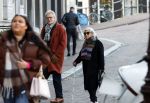 Amsterdam 30 november 2023
Jeroen Krabben en zijn vrouw Herma Krabbe in hun biro onderweg naar het Waldorf Astoria Hotel.