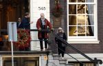 Amsterdam 30 november 2023
Jeroen Krabben en zijn vrouw Herma Krabbe in hun biro onderweg naar het Waldorf Astoria Hotel.