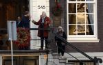 Amsterdam 30 november 2023
Jeroen Krabben en zijn vrouw Herma Krabbe in hun biro onderweg naar het Waldorf Astoria Hotel.
