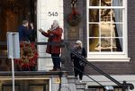 Amsterdam 30 november 2023
Jeroen Krabben en zijn vrouw Herma Krabbe in hun biro onderweg naar het Waldorf Astoria Hotel.