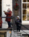 Amsterdam 30 november 2023
Jeroen Krabben en zijn vrouw Herma Krabbe in hun biro onderweg naar het Waldorf Astoria Hotel.