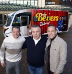 Scheveningen 23 november 2023
John de Bever en Kees de Bever voor hun camper bij het circustheater. Coen van Holland Sport caravans