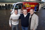 Scheveningen 23 november 2023
John de Bever en Kees de Bever voor hun camper bij het circustheater. Coen van Holland Sport caravans
