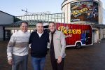 Scheveningen 23 november 2023
John de Bever en Kees de Bever voor hun camper bij het circustheater. Coen van Holland Sport caravans