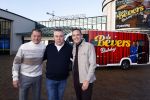 Scheveningen 23 november 2023
John de Bever en Kees de Bever voor hun camper bij het circustheater. Coen van Holland Sport caravans