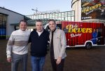 Scheveningen 23 november 2023
John de Bever en Kees de Bever voor hun camper bij het circustheater. Coen van Holland Sport caravans