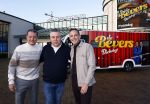 Scheveningen 23 november 2023
John de Bever en Kees de Bever voor hun camper bij het circustheater. Coen van Holland Sport caravans