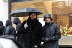 Amsterdm 18 november 2023
Leco van Zadelhoff  met partner Carlos in de regen in Amsterdam zuid.