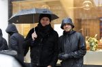 Amsterdm 18 november 2023
Leco van Zadelhoff  met partner Carlos in de regen in Amsterdam zuid.