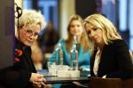 Den Haag 13 november 2023
In aanloop naar de Tweede Kamerverkiezingen organiseren de vrouwenbladen Libelle, Margriet, Flair en Nouveau gezamenlijk het VerkiezingscafÃ©. De vier hoofdredacteuren verwelkomen prominente vrouwen op de kieslijst van de grootste politieke partijen.
Op maandag 13 november 2023 gaan vooraanstaande vrouwelijke politici van verschillende partijen met elkaar in debat, onder leiding van journaliste Diana Matroos. Hoofdredacteuren Hilmar Mulder (Libelle), Helene van Santen (Margriet), Marije Veerman (Flair) en Claudia Straatmans (Nouveau) praten met hen over de belangrijkste themaâ€™s die hun lezeressen aangaan.
De volgende vrouwelijke politici schuiven aan om te vertellen waarvoor zij staan tijdens de Tweede Kamerverkiezingen: Sophie Hermans (VVD), Caroline van der Plas (BBB), Lisa Westerveld (GroenLinks/PvdA), Hilde Palland (CDA), JoÃ«lle Gooijer (ChristenUnie), Anne-Marijke Podt (D66) en Lilian Marijnissen (SP). Alles speelt zich af bij Dudok.