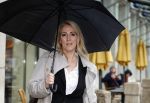Den Haag 13 november 2023
In aanloop naar de Tweede Kamerverkiezingen organiseren de vrouwenbladen Libelle, Margriet, Flair en Nouveau gezamenlijk het VerkiezingscafÃ©. De vier hoofdredacteuren verwelkomen prominente vrouwen op de kieslijst van de grootste politieke partijen.
Op maandag 13 november 2023 gaan vooraanstaande vrouwelijke politici van verschillende partijen met elkaar in debat, onder leiding van journaliste Diana Matroos. Hoofdredacteuren Hilmar Mulder (Libelle), Helene van Santen (Margriet), Marije Veerman (Flair) en Claudia Straatmans (Nouveau) praten met hen over de belangrijkste themaâ€™s die hun lezeressen aangaan.
De volgende vrouwelijke politici schuiven aan om te vertellen waarvoor zij staan tijdens de Tweede Kamerverkiezingen: Sophie Hermans (VVD), Caroline van der Plas (BBB), Lisa Westerveld (GroenLinks/PvdA), Hilde Palland (CDA), JoÃ«lle Gooijer (ChristenUnie), Anne-Marijke Podt (D66) en Lilian Marijnissen (SP). Alles speelt zich af bij Dudok.