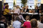 Den Haag 13 november 2023
In aanloop naar de Tweede Kamerverkiezingen organiseren de vrouwenbladen Libelle, Margriet, Flair en Nouveau gezamenlijk het VerkiezingscafÃ©. De vier hoofdredacteuren verwelkomen prominente vrouwen op de kieslijst van de grootste politieke partijen.
Op maandag 13 november 2023 gaan vooraanstaande vrouwelijke politici van verschillende partijen met elkaar in debat, onder leiding van journaliste Diana Matroos. Hoofdredacteuren Hilmar Mulder (Libelle), Helene van Santen (Margriet), Marije Veerman (Flair) en Claudia Straatmans (Nouveau) praten met hen over de belangrijkste themaâ€™s die hun lezeressen aangaan.
De volgende vrouwelijke politici schuiven aan om te vertellen waarvoor zij staan tijdens de Tweede Kamerverkiezingen: Sophie Hermans (VVD), Caroline van der Plas (BBB), Lisa Westerveld (GroenLinks/PvdA), Hilde Palland (CDA), JoÃ«lle Gooijer (ChristenUnie), Anne-Marijke Podt (D66) en Lilian Marijnissen (SP). Alles speelt zich af bij Dudok.