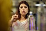 Den Haag 13 november 2023
In aanloop naar de Tweede Kamerverkiezingen organiseren de vrouwenbladen Libelle, Margriet, Flair en Nouveau gezamenlijk het VerkiezingscafÃ©. De vier hoofdredacteuren verwelkomen prominente vrouwen op de kieslijst van de grootste politieke partijen.
Op maandag 13 november 2023 gaan vooraanstaande vrouwelijke politici van verschillende partijen met elkaar in debat, onder leiding van journaliste Diana Matroos. Hoofdredacteuren Hilmar Mulder (Libelle), Helene van Santen (Margriet), Marije Veerman (Flair) en Claudia Straatmans (Nouveau) praten met hen over de belangrijkste themaâ€™s die hun lezeressen aangaan.
De volgende vrouwelijke politici schuiven aan om te vertellen waarvoor zij staan tijdens de Tweede Kamerverkiezingen: Sophie Hermans (VVD), Caroline van der Plas (BBB), Lisa Westerveld (GroenLinks/PvdA), Hilde Palland (CDA), JoÃ«lle Gooijer (ChristenUnie), Anne-Marijke Podt (D66) en Lilian Marijnissen (SP). Alles speelt zich af bij Dudok.