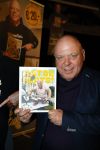 Asten 2 november 2023
Boekpresentatie Peter Gillis op park Prinsesmeer.
Aanwezig vriendin Wendy v Hout en zijn kinderen Mark Inge en Ruud . Mark Baanders reikte het eerste boek uit.