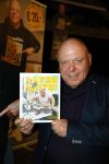 Asten 2 november 2023
Boekpresentatie Peter Gillis op park Prinsesmeer.
Aanwezig vriendin Wendy v Hout en zijn kinderen Mark Inge en Ruud . Mark Baanders reikte het eerste boek uit.