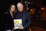 Asten 2 november 2023
Boekpresentatie Peter Gillis op park Prinsesmeer.
Aanwezig vriendin Wendy v Hout en zijn kinderen Mark Inge en Ruud . Mark Baanders reikte het eerste boek uit.
