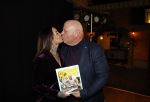 Asten 2 november 2023
Boekpresentatie Peter Gillis op park Prinsesmeer.
Aanwezig vriendin Wendy v Hout en zijn kinderen Mark Inge en Ruud . Mark Baanders reikte het eerste boek uit.