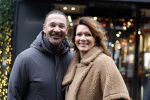Amsterdam 23 november 2023
Ruud Gulliot en zijn vriendin Karin de Rooij  op straat in Amsterdam zuid
