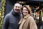 Amsterdam 23 november 2023
Ruud Gulliot en zijn vriendin Karin de Rooij  op straat in Amsterdam zuid