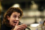 Den Haag 13 november 2023
In aanloop naar de Tweede Kamerverkiezingen organiseren de vrouwenbladen Libelle, Margriet, Flair en Nouveau gezamenlijk het VerkiezingscafÃ©. De vier hoofdredacteuren verwelkomen prominente vrouwen op de kieslijst van de grootste politieke partijen.
Op maandag 13 november 2023 gaan vooraanstaande vrouwelijke politici van verschillende partijen met elkaar in debat, onder leiding van journaliste Diana Matroos. Hoofdredacteuren Hilmar Mulder (Libelle), Helene van Santen (Margriet), Marije Veerman (Flair) en Claudia Straatmans (Nouveau) praten met hen over de belangrijkste themaâ€™s die hun lezeressen aangaan.
De volgende vrouwelijke politici schuiven aan om te vertellen waarvoor zij staan tijdens de Tweede Kamerverkiezingen: Sophie Hermans (VVD), Caroline van der Plas (BBB), Lisa Westerveld (GroenLinks/PvdA), Hilde Palland (CDA), JoÃ«lle Gooijer (ChristenUnie), Anne-Marijke Podt (D66) en Lilian Marijnissen (SP). Alles speelt zich af bij Dudok.