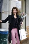 Den Haag 13 november 2023
In aanloop naar de Tweede Kamerverkiezingen organiseren de vrouwenbladen Libelle, Margriet, Flair en Nouveau gezamenlijk het VerkiezingscafÃ©. De vier hoofdredacteuren verwelkomen prominente vrouwen op de kieslijst van de grootste politieke partijen.
Op maandag 13 november 2023 gaan vooraanstaande vrouwelijke politici van verschillende partijen met elkaar in debat, onder leiding van journaliste Diana Matroos. Hoofdredacteuren Hilmar Mulder (Libelle), Helene van Santen (Margriet), Marije Veerman (Flair) en Claudia Straatmans (Nouveau) praten met hen over de belangrijkste themaâ€™s die hun lezeressen aangaan.
De volgende vrouwelijke politici schuiven aan om te vertellen waarvoor zij staan tijdens de Tweede Kamerverkiezingen: Sophie Hermans (VVD), Caroline van der Plas (BBB), Lisa Westerveld (GroenLinks/PvdA), Hilde Palland (CDA), JoÃ«lle Gooijer (ChristenUnie), Anne-Marijke Podt (D66) en Lilian Marijnissen (SP). Alles speelt zich af bij Dudok.