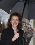 Den Haag 13 november 2023
In aanloop naar de Tweede Kamerverkiezingen organiseren de vrouwenbladen Libelle, Margriet, Flair en Nouveau gezamenlijk het VerkiezingscafÃ©. De vier hoofdredacteuren verwelkomen prominente vrouwen op de kieslijst van de grootste politieke partijen.
Op maandag 13 november 2023 gaan vooraanstaande vrouwelijke politici van verschillende partijen met elkaar in debat, onder leiding van journaliste Diana Matroos. Hoofdredacteuren Hilmar Mulder (Libelle), Helene van Santen (Margriet), Marije Veerman (Flair) en Claudia Straatmans (Nouveau) praten met hen over de belangrijkste themaâ€™s die hun lezeressen aangaan.
De volgende vrouwelijke politici schuiven aan om te vertellen waarvoor zij staan tijdens de Tweede Kamerverkiezingen: Sophie Hermans (VVD), Caroline van der Plas (BBB), Lisa Westerveld (GroenLinks/PvdA), Hilde Palland (CDA), JoÃ«lle Gooijer (ChristenUnie), Anne-Marijke Podt (D66) en Lilian Marijnissen (SP). Alles speelt zich af bij Dudok.