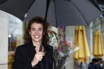 Den Haag 13 november 2023
In aanloop naar de Tweede Kamerverkiezingen organiseren de vrouwenbladen Libelle, Margriet, Flair en Nouveau gezamenlijk het VerkiezingscafÃ©. De vier hoofdredacteuren verwelkomen prominente vrouwen op de kieslijst van de grootste politieke partijen.
Op maandag 13 november 2023 gaan vooraanstaande vrouwelijke politici van verschillende partijen met elkaar in debat, onder leiding van journaliste Diana Matroos. Hoofdredacteuren Hilmar Mulder (Libelle), Helene van Santen (Margriet), Marije Veerman (Flair) en Claudia Straatmans (Nouveau) praten met hen over de belangrijkste themaâ€™s die hun lezeressen aangaan.
De volgende vrouwelijke politici schuiven aan om te vertellen waarvoor zij staan tijdens de Tweede Kamerverkiezingen: Sophie Hermans (VVD), Caroline van der Plas (BBB), Lisa Westerveld (GroenLinks/PvdA), Hilde Palland (CDA), JoÃ«lle Gooijer (ChristenUnie), Anne-Marijke Podt (D66) en Lilian Marijnissen (SP). Alles speelt zich af bij Dudok.
