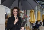 Den Haag 13 november 2023
In aanloop naar de Tweede Kamerverkiezingen organiseren de vrouwenbladen Libelle, Margriet, Flair en Nouveau gezamenlijk het VerkiezingscafÃ©. De vier hoofdredacteuren verwelkomen prominente vrouwen op de kieslijst van de grootste politieke partijen.
Op maandag 13 november 2023 gaan vooraanstaande vrouwelijke politici van verschillende partijen met elkaar in debat, onder leiding van journaliste Diana Matroos. Hoofdredacteuren Hilmar Mulder (Libelle), Helene van Santen (Margriet), Marije Veerman (Flair) en Claudia Straatmans (Nouveau) praten met hen over de belangrijkste themaâ€™s die hun lezeressen aangaan.
De volgende vrouwelijke politici schuiven aan om te vertellen waarvoor zij staan tijdens de Tweede Kamerverkiezingen: Sophie Hermans (VVD), Caroline van der Plas (BBB), Lisa Westerveld (GroenLinks/PvdA), Hilde Palland (CDA), JoÃ«lle Gooijer (ChristenUnie), Anne-Marijke Podt (D66) en Lilian Marijnissen (SP). Alles speelt zich af bij Dudok.