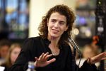 Den Haag 13 november 2023
In aanloop naar de Tweede Kamerverkiezingen organiseren de vrouwenbladen Libelle, Margriet, Flair en Nouveau gezamenlijk het VerkiezingscafÃ©. De vier hoofdredacteuren verwelkomen prominente vrouwen op de kieslijst van de grootste politieke partijen.
Op maandag 13 november 2023 gaan vooraanstaande vrouwelijke politici van verschillende partijen met elkaar in debat, onder leiding van journaliste Diana Matroos. Hoofdredacteuren Hilmar Mulder (Libelle), Helene van Santen (Margriet), Marije Veerman (Flair) en Claudia Straatmans (Nouveau) praten met hen over de belangrijkste themaâ€™s die hun lezeressen aangaan.
De volgende vrouwelijke politici schuiven aan om te vertellen waarvoor zij staan tijdens de Tweede Kamerverkiezingen: Sophie Hermans (VVD), Caroline van der Plas (BBB), Lisa Westerveld (GroenLinks/PvdA), Hilde Palland (CDA), JoÃ«lle Gooijer (ChristenUnie), Anne-Marijke Podt (D66) en Lilian Marijnissen (SP). Alles speelt zich af bij Dudok.