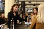 Den Haag 13 november 2023
In aanloop naar de Tweede Kamerverkiezingen organiseren de vrouwenbladen Libelle, Margriet, Flair en Nouveau gezamenlijk het VerkiezingscafÃ©. De vier hoofdredacteuren verwelkomen prominente vrouwen op de kieslijst van de grootste politieke partijen.
Op maandag 13 november 2023 gaan vooraanstaande vrouwelijke politici van verschillende partijen met elkaar in debat, onder leiding van journaliste Diana Matroos. Hoofdredacteuren Hilmar Mulder (Libelle), Helene van Santen (Margriet), Marije Veerman (Flair) en Claudia Straatmans (Nouveau) praten met hen over de belangrijkste themaâ€™s die hun lezeressen aangaan.
De volgende vrouwelijke politici schuiven aan om te vertellen waarvoor zij staan tijdens de Tweede Kamerverkiezingen: Sophie Hermans (VVD), Caroline van der Plas (BBB), Lisa Westerveld (GroenLinks/PvdA), Hilde Palland (CDA), JoÃ«lle Gooijer (ChristenUnie), Anne-Marijke Podt (D66) en Lilian Marijnissen (SP). Alles speelt zich af bij Dudok.
