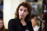 Den Haag 13 november 2023
In aanloop naar de Tweede Kamerverkiezingen organiseren de vrouwenbladen Libelle, Margriet, Flair en Nouveau gezamenlijk het VerkiezingscafÃ©. De vier hoofdredacteuren verwelkomen prominente vrouwen op de kieslijst van de grootste politieke partijen.
Op maandag 13 november 2023 gaan vooraanstaande vrouwelijke politici van verschillende partijen met elkaar in debat, onder leiding van journaliste Diana Matroos. Hoofdredacteuren Hilmar Mulder (Libelle), Helene van Santen (Margriet), Marije Veerman (Flair) en Claudia Straatmans (Nouveau) praten met hen over de belangrijkste themaâ€™s die hun lezeressen aangaan.
De volgende vrouwelijke politici schuiven aan om te vertellen waarvoor zij staan tijdens de Tweede Kamerverkiezingen: Sophie Hermans (VVD), Caroline van der Plas (BBB), Lisa Westerveld (GroenLinks/PvdA), Hilde Palland (CDA), JoÃ«lle Gooijer (ChristenUnie), Anne-Marijke Podt (D66) en Lilian Marijnissen (SP). Alles speelt zich af bij Dudok.