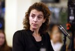 Den Haag 13 november 2023
In aanloop naar de Tweede Kamerverkiezingen organiseren de vrouwenbladen Libelle, Margriet, Flair en Nouveau gezamenlijk het VerkiezingscafÃ©. De vier hoofdredacteuren verwelkomen prominente vrouwen op de kieslijst van de grootste politieke partijen.
Op maandag 13 november 2023 gaan vooraanstaande vrouwelijke politici van verschillende partijen met elkaar in debat, onder leiding van journaliste Diana Matroos. Hoofdredacteuren Hilmar Mulder (Libelle), Helene van Santen (Margriet), Marije Veerman (Flair) en Claudia Straatmans (Nouveau) praten met hen over de belangrijkste themaâ€™s die hun lezeressen aangaan.
De volgende vrouwelijke politici schuiven aan om te vertellen waarvoor zij staan tijdens de Tweede Kamerverkiezingen: Sophie Hermans (VVD), Caroline van der Plas (BBB), Lisa Westerveld (GroenLinks/PvdA), Hilde Palland (CDA), JoÃ«lle Gooijer (ChristenUnie), Anne-Marijke Podt (D66) en Lilian Marijnissen (SP). Alles speelt zich af bij Dudok.