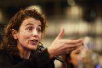 Den Haag 13 november 2023
In aanloop naar de Tweede Kamerverkiezingen organiseren de vrouwenbladen Libelle, Margriet, Flair en Nouveau gezamenlijk het VerkiezingscafÃ©. De vier hoofdredacteuren verwelkomen prominente vrouwen op de kieslijst van de grootste politieke partijen.
Op maandag 13 november 2023 gaan vooraanstaande vrouwelijke politici van verschillende partijen met elkaar in debat, onder leiding van journaliste Diana Matroos. Hoofdredacteuren Hilmar Mulder (Libelle), Helene van Santen (Margriet), Marije Veerman (Flair) en Claudia Straatmans (Nouveau) praten met hen over de belangrijkste themaâ€™s die hun lezeressen aangaan.
De volgende vrouwelijke politici schuiven aan om te vertellen waarvoor zij staan tijdens de Tweede Kamerverkiezingen: Sophie Hermans (VVD), Caroline van der Plas (BBB), Lisa Westerveld (GroenLinks/PvdA), Hilde Palland (CDA), JoÃ«lle Gooijer (ChristenUnie), Anne-Marijke Podt (D66) en Lilian Marijnissen (SP). Alles speelt zich af bij Dudok.