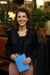 Den Haag 13 november 2023
In aanloop naar de Tweede Kamerverkiezingen organiseren de vrouwenbladen Libelle, Margriet, Flair en Nouveau gezamenlijk het VerkiezingscafÃ©. De vier hoofdredacteuren verwelkomen prominente vrouwen op de kieslijst van de grootste politieke partijen.
Op maandag 13 november 2023 gaan vooraanstaande vrouwelijke politici van verschillende partijen met elkaar in debat, onder leiding van journaliste Diana Matroos. Hoofdredacteuren Hilmar Mulder (Libelle), Helene van Santen (Margriet), Marije Veerman (Flair) en Claudia Straatmans (Nouveau) praten met hen over de belangrijkste themaâ€™s die hun lezeressen aangaan.
De volgende vrouwelijke politici schuiven aan om te vertellen waarvoor zij staan tijdens de Tweede Kamerverkiezingen: Sophie Hermans (VVD), Caroline van der Plas (BBB), Lisa Westerveld (GroenLinks/PvdA), Hilde Palland (CDA), JoÃ«lle Gooijer (ChristenUnie), Anne-Marijke Podt (D66) en Lilian Marijnissen (SP). Alles speelt zich af bij Dudok.