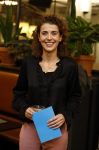 Den Haag 13 november 2023
In aanloop naar de Tweede Kamerverkiezingen organiseren de vrouwenbladen Libelle, Margriet, Flair en Nouveau gezamenlijk het VerkiezingscafÃ©. De vier hoofdredacteuren verwelkomen prominente vrouwen op de kieslijst van de grootste politieke partijen.
Op maandag 13 november 2023 gaan vooraanstaande vrouwelijke politici van verschillende partijen met elkaar in debat, onder leiding van journaliste Diana Matroos. Hoofdredacteuren Hilmar Mulder (Libelle), Helene van Santen (Margriet), Marije Veerman (Flair) en Claudia Straatmans (Nouveau) praten met hen over de belangrijkste themaâ€™s die hun lezeressen aangaan.
De volgende vrouwelijke politici schuiven aan om te vertellen waarvoor zij staan tijdens de Tweede Kamerverkiezingen: Sophie Hermans (VVD), Caroline van der Plas (BBB), Lisa Westerveld (GroenLinks/PvdA), Hilde Palland (CDA), JoÃ«lle Gooijer (ChristenUnie), Anne-Marijke Podt (D66) en Lilian Marijnissen (SP). Alles speelt zich af bij Dudok.