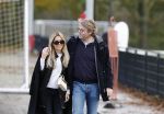 Amsterdam 11 november 2023
Damian v d Vaart in Ajax O18 tegen fc Den Haag op de toekomst. Zijn moeder Sylvie Meis en vriend Wim Beelen zijn aanwezig.