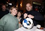 IJsselstin 27 november 2023
Boekpresentatie Glenn Helder . Wesley Sneijder krijgt het eerste exemplaar.