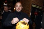 IJsselstin 27 november 2023
Boekpresentatie Glenn Helder . Wesley Sneijder krijgt het eerste exemplaar.