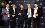 Amsterdam 23 oktober 2024
JFK greatest man award in de Ventuno Skylounge in Amsterdam. Beau v Erven Dorens werd gekozen tot Greatest man . Hij kwam met 3 zoons en Mark v Eeuwen