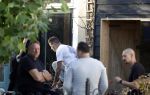 Abcoude 25 oktober 2024
De dag voor zijn rouwen heeft Douwe Bob een BBQ met vrienden in zijn tuin.
