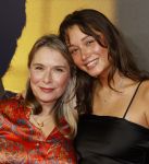 Amsterdam 4 november 2024
Premiere tegendraads in Tuschinski . Elle v Rijn met dochter Feline Neyndorff