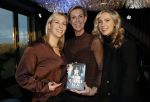 Amsterdam 3 december 2024
Boekpresentatie Els v Roode (B&B vol liefde) in het fashion hotel Haar dochters Josephine en Isabelle kregen het eerste exemplaar.